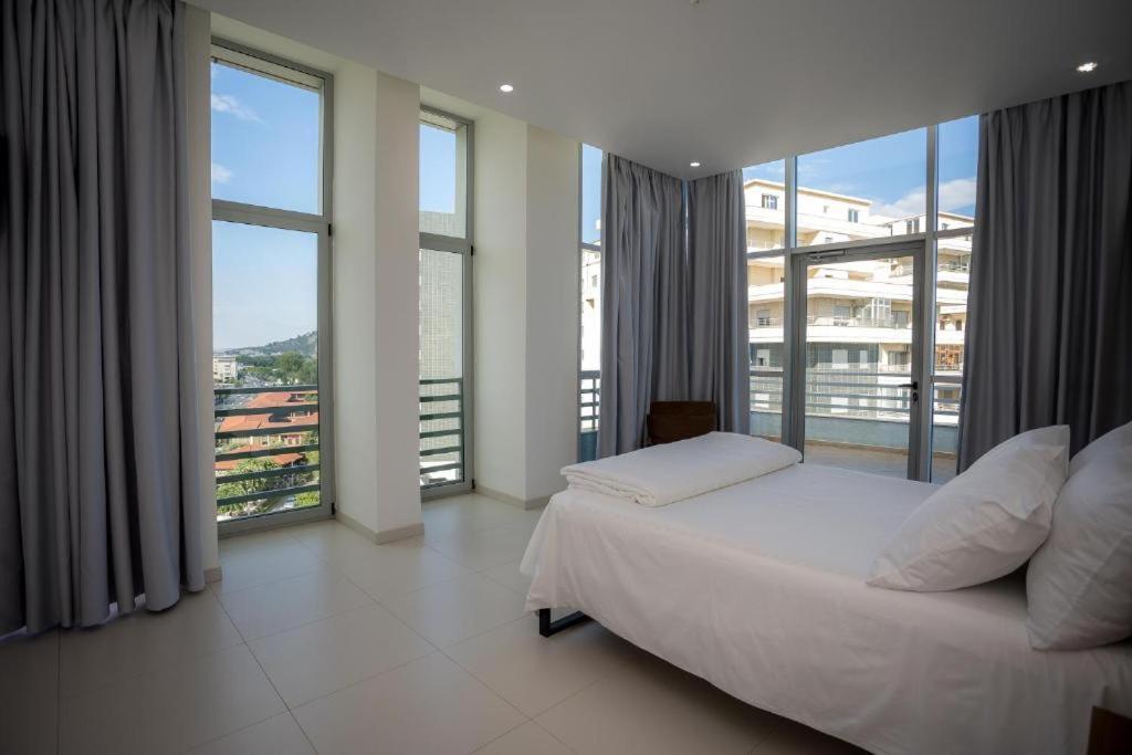 Sky Hotel Shkoder Luaran gambar